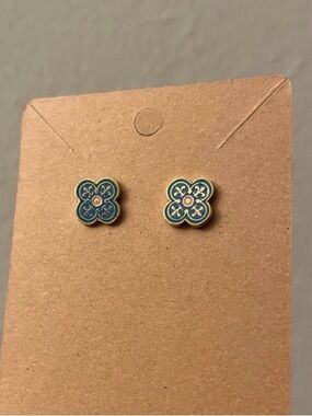 ❤️‍🔥 Blue Gold Clover Post Back Stud Earrings